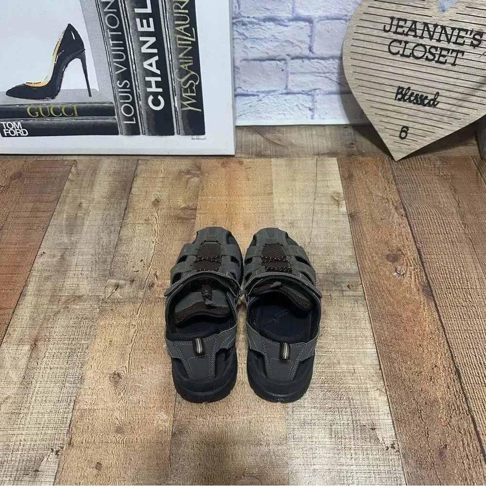 Teva Forebay men’s brown hiking sandals size 8